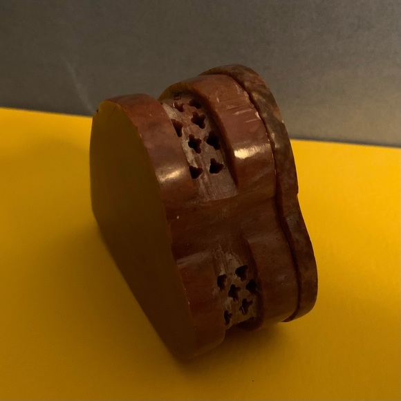 Soap Stone Trinket Heart Box~ Mother of Pearl floral design on lid ~Vintage - Picture 6 of 7